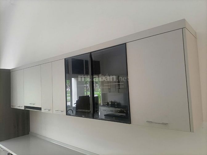 Thanh lý tủ bếp hàng trưng bày mới giá tốt