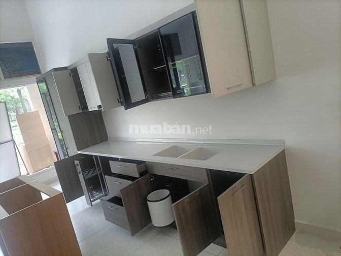 Thanh lý tủ bếp hàng trưng bày mới giá tốt