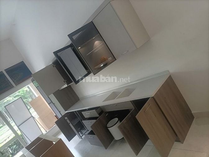 Thanh lý tủ bếp hàng trưng bày mới giá tốt