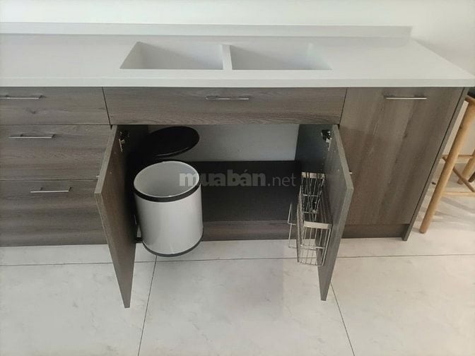 Thanh lý tủ bếp hàng trưng bày mới giá tốt