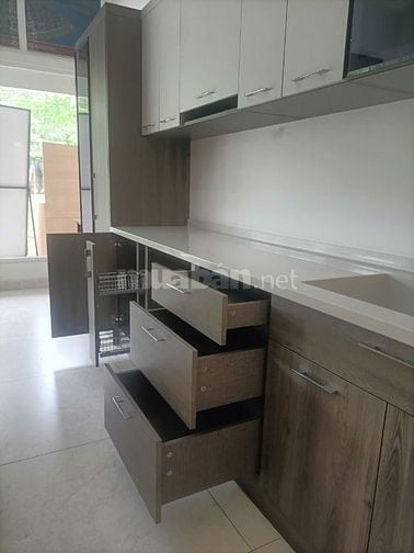Thanh lý tủ bếp hàng trưng bày mới giá tốt
