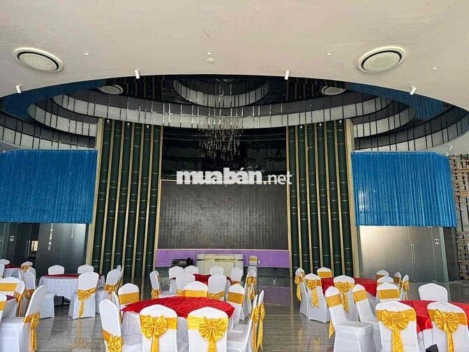 cho thuê mặt bằng 1.600m2 MT Nguyễn Văn Linh ngay Chung cư Ecogreen