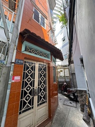 Cho thuê nhà nguyên căn 2 lầu, số 27/40/80 Huỳnh Tịnh Của, Quận 3, 3x6