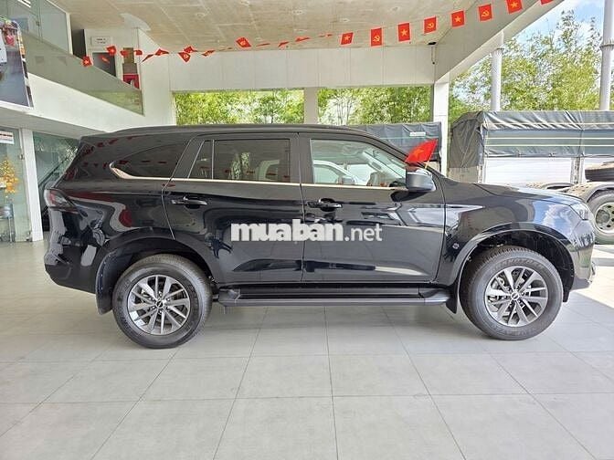 Isuzu MU-X B7 Plus 7 chỗ