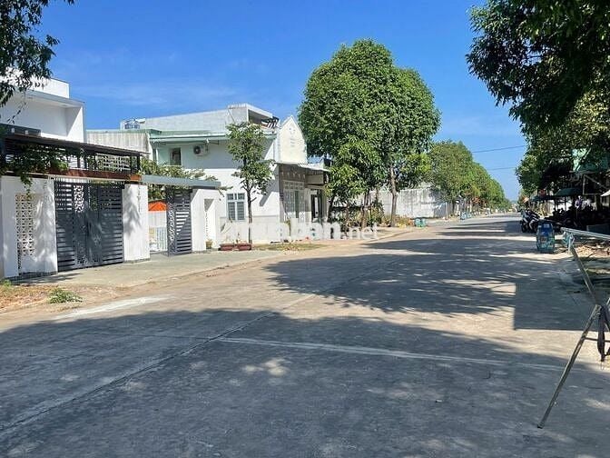 Bán gấp căn trọ Mỹ Phước 3, đường dj9 , thu nhập 8tr