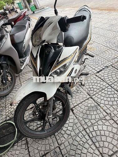 Yamaha Jupiter Trắng đen