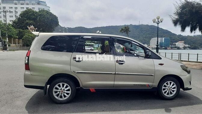 Toyota Innova 2013 Vàng cát 7 chỗ