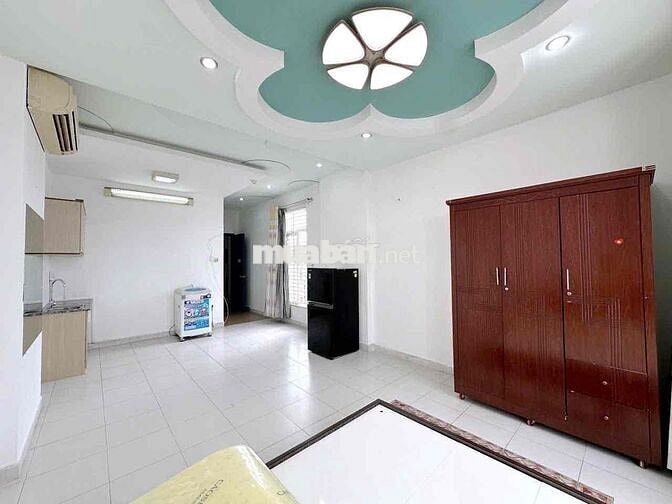 Cho thuê căn hộ studio balcon thang máy full nt gần ĐH kinh tế UEH Q10