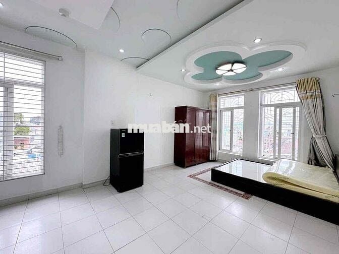 Cho thuê căn hộ studio balcon thang máy full nt gần ĐH kinh tế UEH Q10