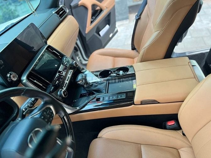 Bán Lexus LX600 Urban 7 chỗ, sản xuất 2023. 