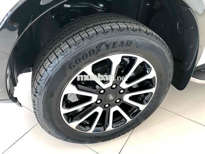 Ford Everest Platinum 2026 xe sẵn giao ngay