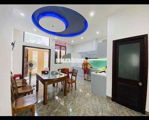 nhà 4 tầng cho thuê. có : 5pn ,5wc. có nội thất.