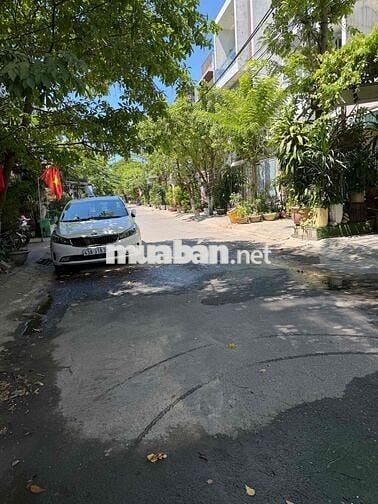 Bán gấp đất mặt tiền Hoà Minh nhỉnh 5 tỷ ngang 5 m đất vuông vứt
