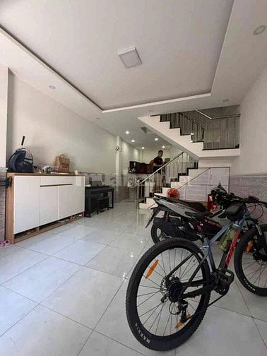 HÉ LỘ CĂN HÀNG HIẾM HẺM Ô TÔ 45M2 3 LẦU CÁCH MẶT TIỀN 10M GIÁ 6 TỶ