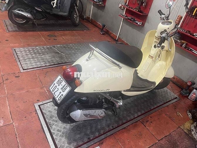 Honda Scoopy 50 màu Kem