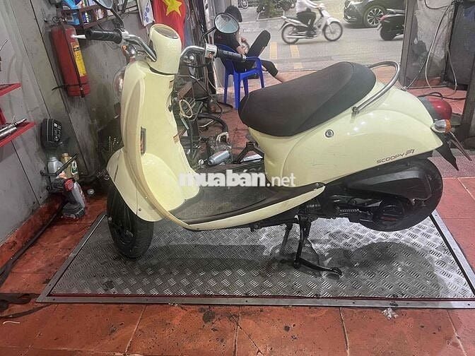 Honda Scoopy 50 màu Kem