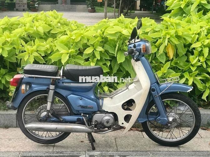 Honda Cub 82/50 . Học sinh đi học o cần bằng lái