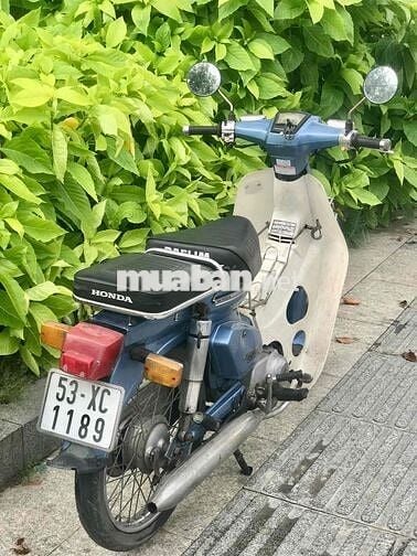 Honda Cub 82/50 . Học sinh đi học o cần bằng lái