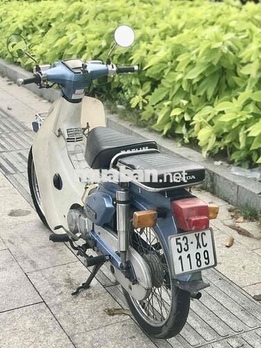 Honda Cub 82/50 . Học sinh đi học o cần bằng lái