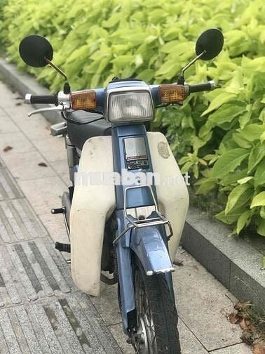 Honda Cub 82/50 . Học sinh đi học o cần bằng lái