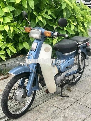 Honda Cub 82/50 . Học sinh đi học o cần bằng lái