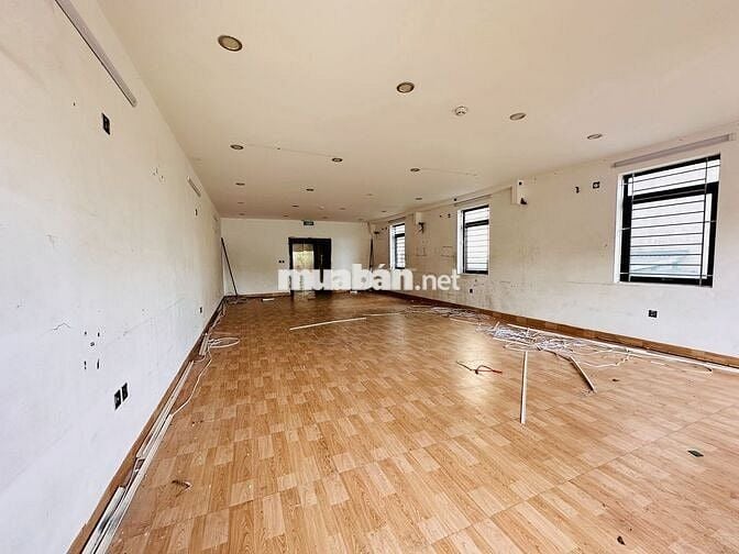 Văn phòng 100m² tại Kim Giang - Hoàng Mai giá chỉ 12 triệu/th.