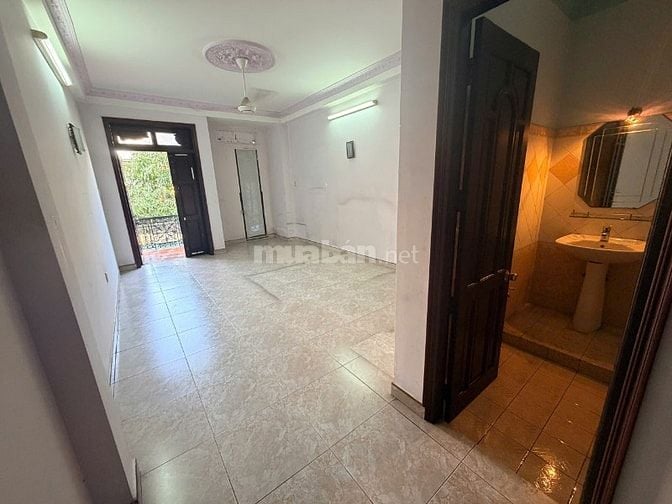 cho thuê nhà MT 439 Cộng Hòa12mx28m 3 lầu chỉ 155tr/tháng
