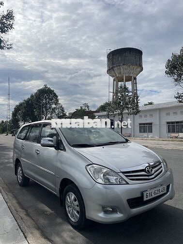 Toyota Innova 2010 G Bạc Số sàn