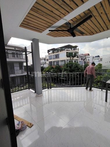CHO THUÊ TOÀN BỘ TẦNG CĂN GÓC 2 MẶT TIỀN