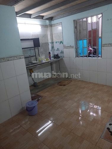 Phòng trọ gác suốt hẻm cụt cao ráo, có sẵn máy lạnh