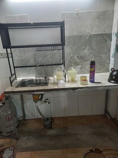 Phòng trọ gác suốt hẻm cụt cao ráo, có sẵn máy lạnh