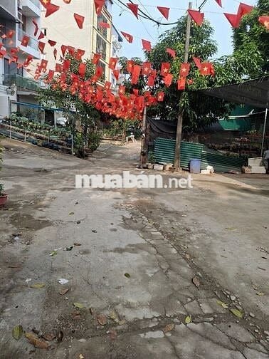 Văn phòng Xuân Đỉnh 80m² ô tô đỗ cửa giá 7.5tr/th