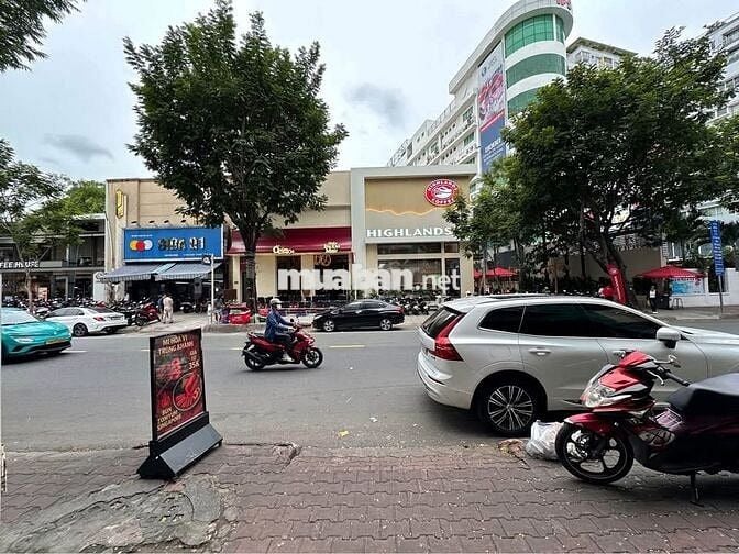 Tôi bán nhà 4lau mặt tiền Phạm Hùng,quận 8,5.5x17m,thuê 38tr/th,17ty