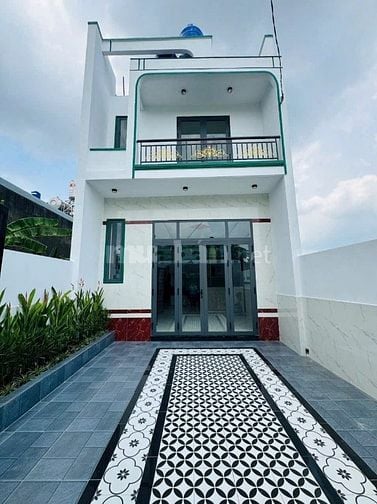 Bán gấp căn nhà 1 trệt 1 lầu giáp Vinhomes Hóc Môn