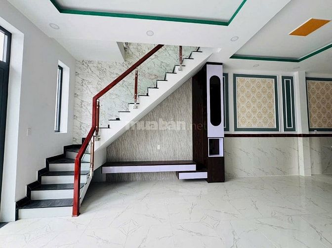 Bán gấp căn nhà 1 trệt 1 lầu giáp Vinhomes Hóc Môn