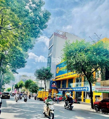 Bán tòa nhà thu nhập 160tr/tháng - MT đường ngay Hai Bà Trưng