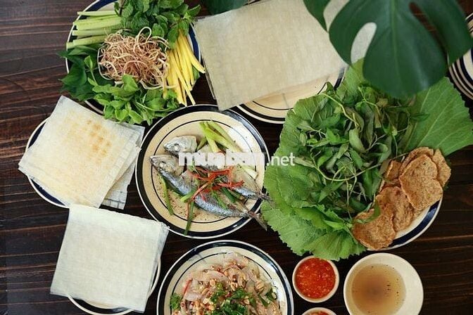 Tuyển phục vụ quán ăn Phú Nhuận/Tân Bình (ca tối)