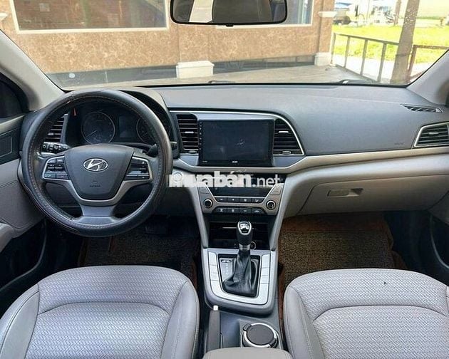 🚗  Hyundai Elantra 2016 1.6 AT