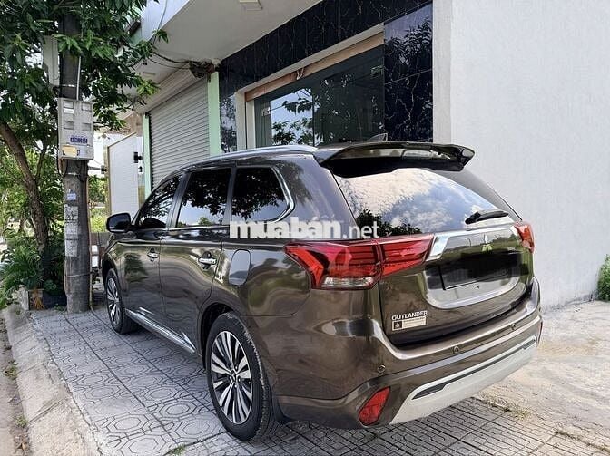 Mitsubishi Outlander 2025 Nâu