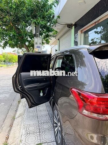Mitsubishi Outlander 2025 Nâu