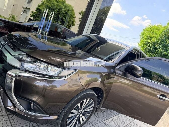 Mitsubishi Outlander 2025 Nâu