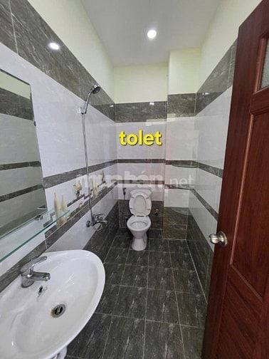 Nhà tỉnh lộ 10 sát khu Tên Lửa, Bình Tân