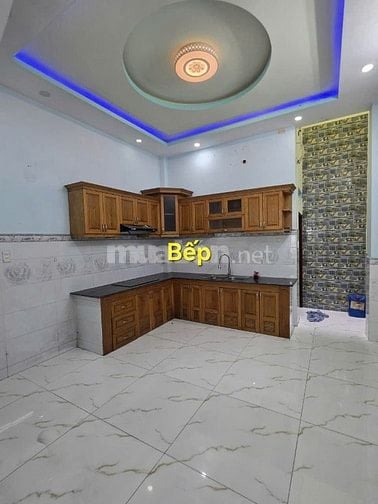 Nhà tỉnh lộ 10 sát khu Tên Lửa, Bình Tân