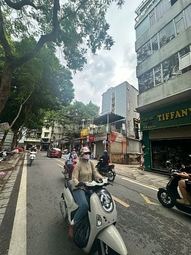 Chính chủ bán nhà ngõ 172 Ngọc Hà 110m2 x3 tầng, giá đầu tư siêu HOT