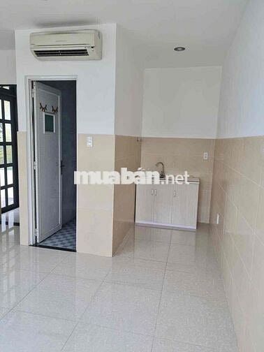 PHÒNG CỬA SỔ ĐÓN SÁNG NGAY LUỸ BÁN BÍCH SIÊU SANG GẦN VHU ĐẦM SEN