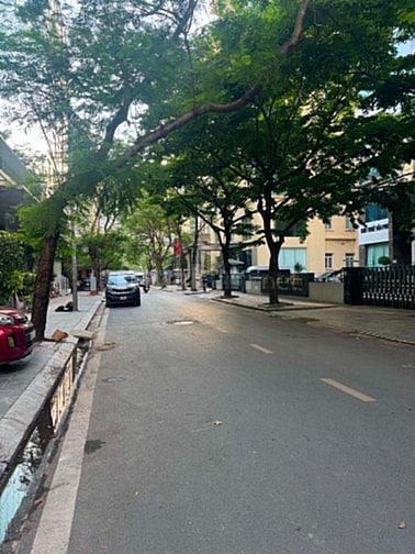 BÁN TOÀ VĂN PHÒNG PHỐ DỊCH VỌNG HẬU- 1300M2- MT: 32M- 280 TỶ