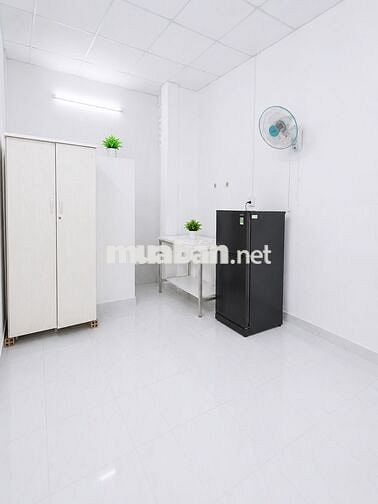 Phòng cho thuê full nội thất giá rẻ cửa sổ trời bancol chung thoáng