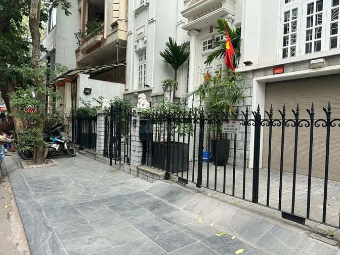 Bán BT căn góc, phân lô,xây tòa VP đẹp, Trần Thái Tông, 136m2, 42.5 tỷ