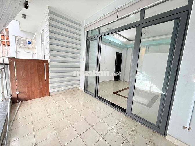 Chính chủ cho thuê phòng bancol 25m2 Nguyễn Văn Quá