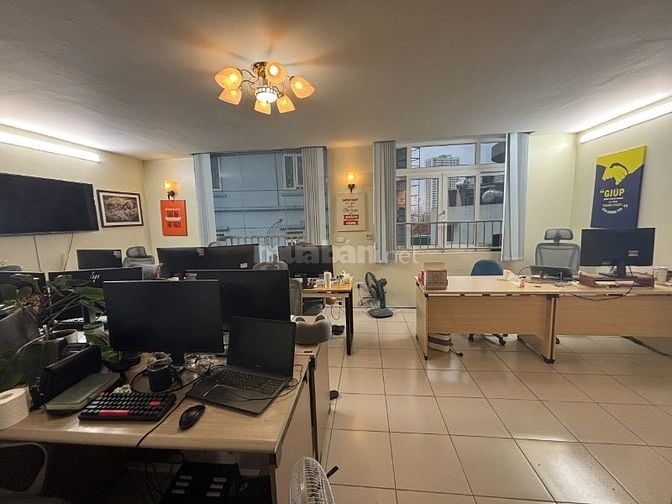 Chính chủ cần tiền bán nhanh căn góc chung cư Giải Phóng 90m2 3 ngủ